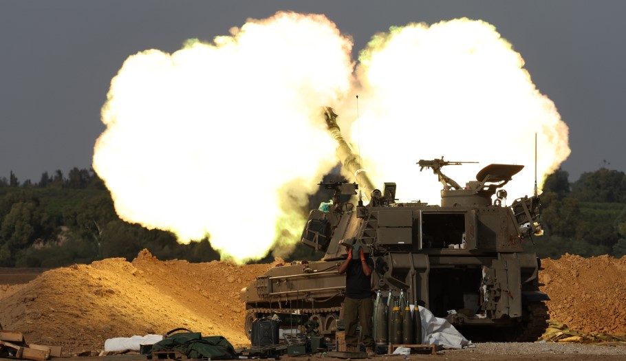 Πυροβολικό του Ισραήλ © EPA/ATEF SAFADI