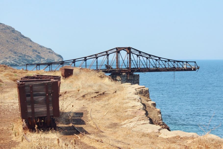 Η περιοχή Μέγα Λιβάδι με τα απομεινάρια του παλιού ορυχείου στη Σέριφο©serifos.gr
