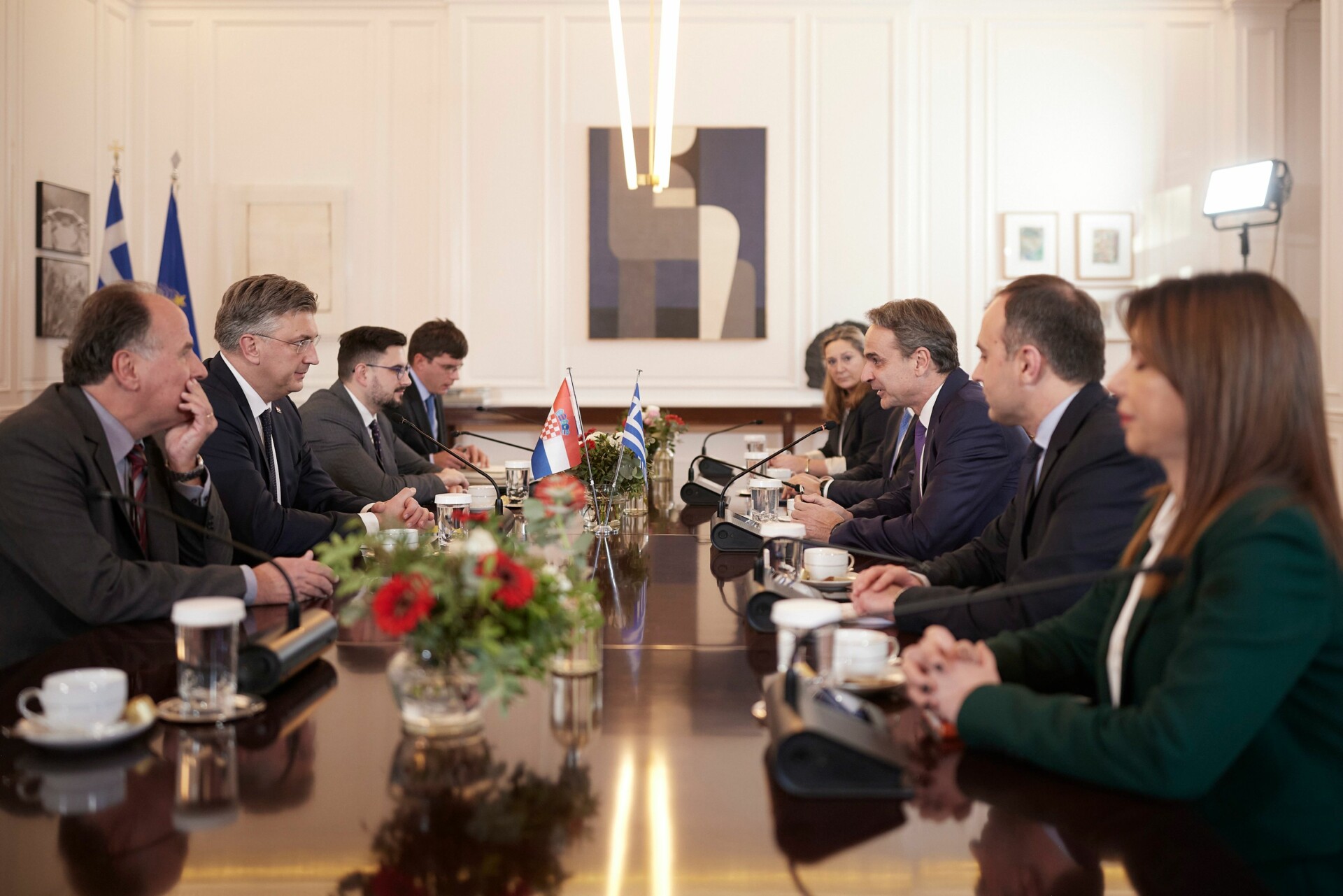 Ο πρωθυπουργός, Κυριάκος Μητσοτάκης, συναντήθηκε με τον πρωθυπουργό της Κροατίας, Αντρέι Πλένκοβιτς, στο Μέγαρο Μαξίμου © ΔΤ