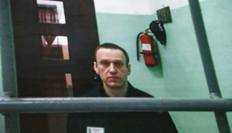 Ο Ρώσος αντιπολιτευόμενος Αλεξέι Ναβάλνι φαίνεται σε οθόνη μέσω βιντεοκλήσης από το σωφρονιστικό του κατάστημα@EPA, SERGEI ILNITSKY