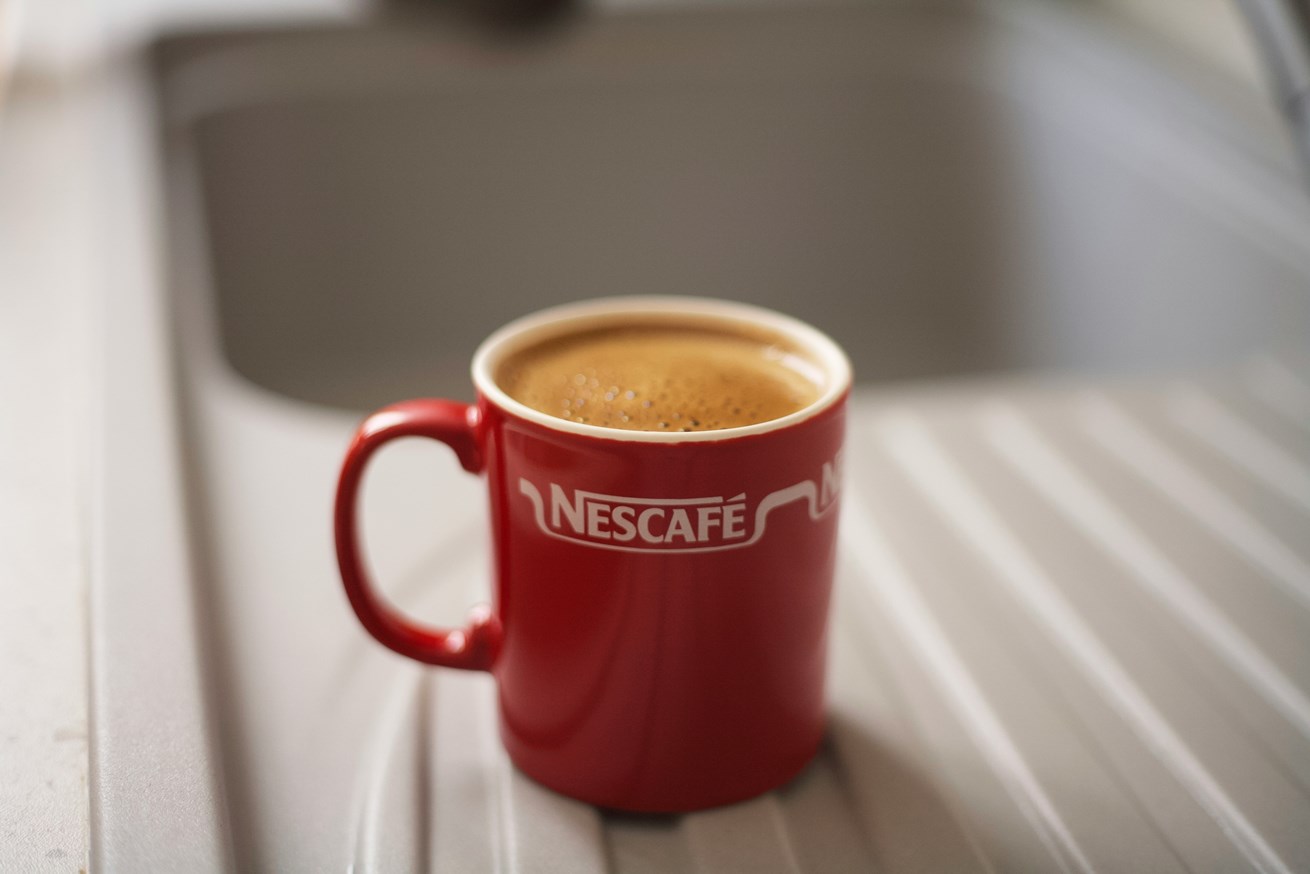 Κούπα στιγμιαίου καφέ Nescafe © Unsplash