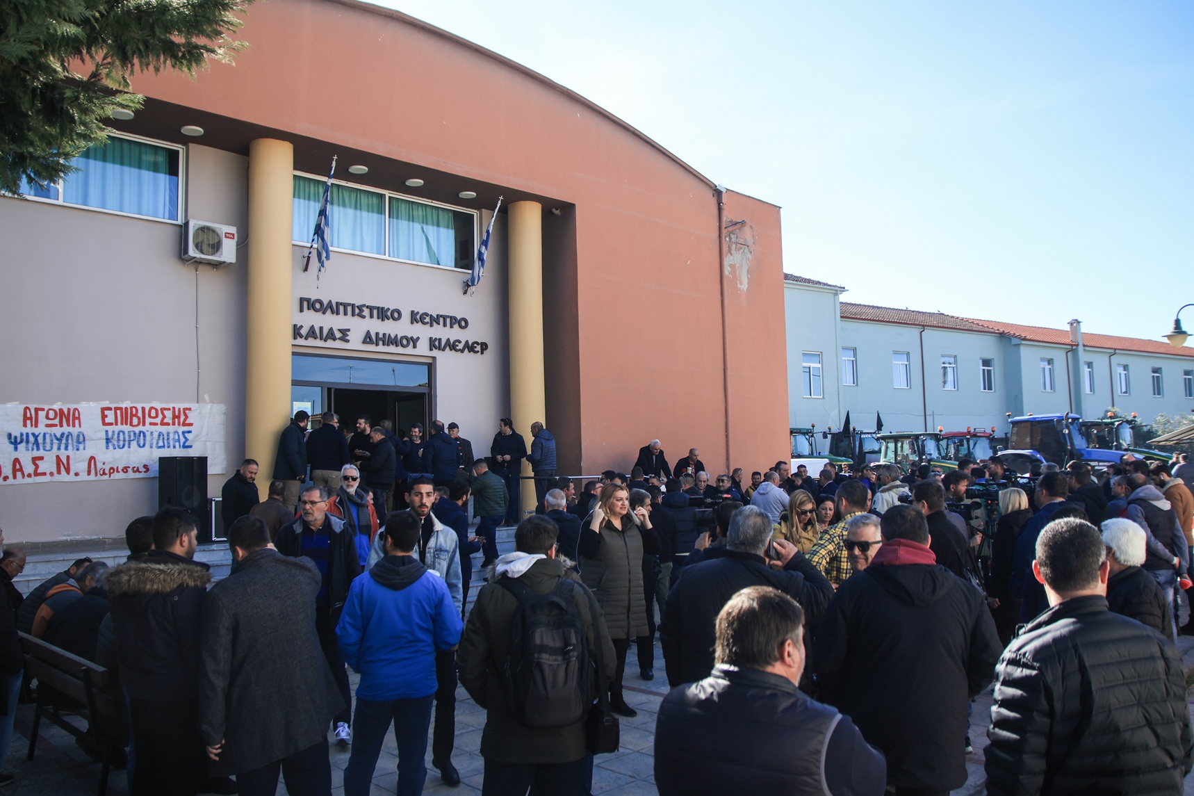 Μπλόκα αγροτών: Κλείνουν Εθνικές Οδούς και κατεβαίνουν Αθήνα