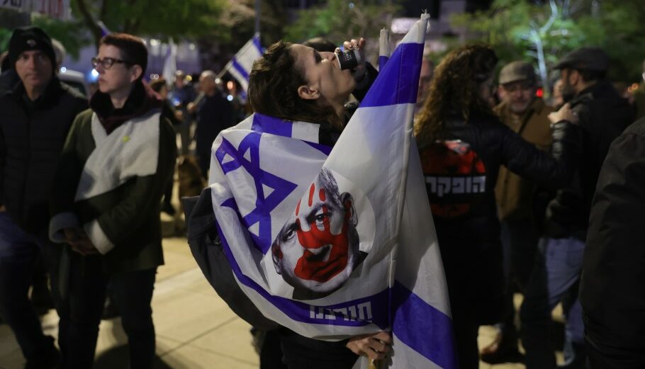 Διαδήλωση στο Τελ Αβίβ για τον πόλεμο του Ισραήλ στη Γάζα © EPA/ABIR SULTAN