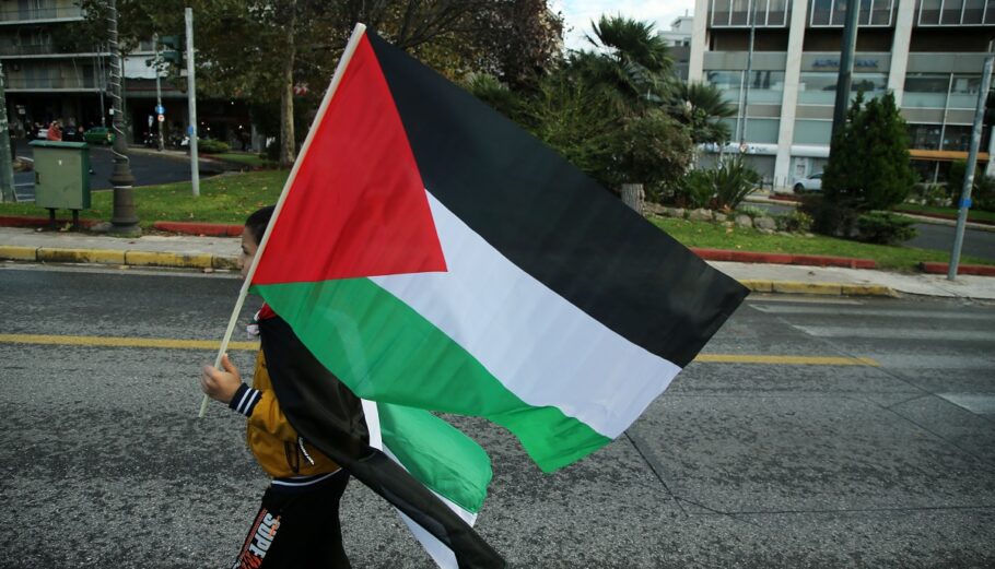 Σημαία της Παλαιστίνης στο κέντρο της Αθήνας © intime