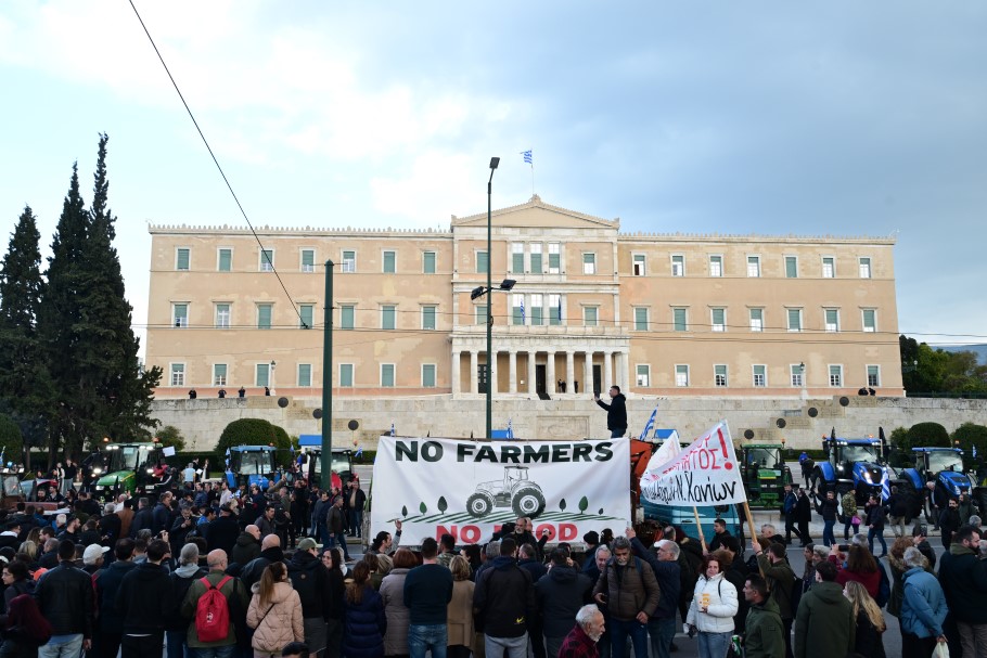 Το αγροτικό συλλαλητήριο στο Σύνταγμα © EUROKINISSI/ΤΑΤΙΑΝΑ ΜΠΟΛΑΡΗ