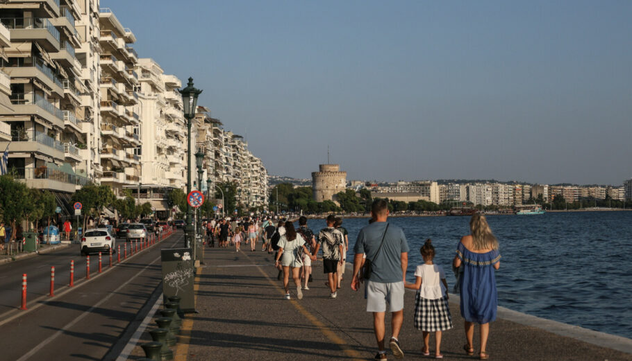 Θεσσαλονίκη-Τουρίστες © ΑΠΕ-ΜΠΕ/ΝΙΚΟΣ ΑΡΑΜΠΑΤΖΗΣ