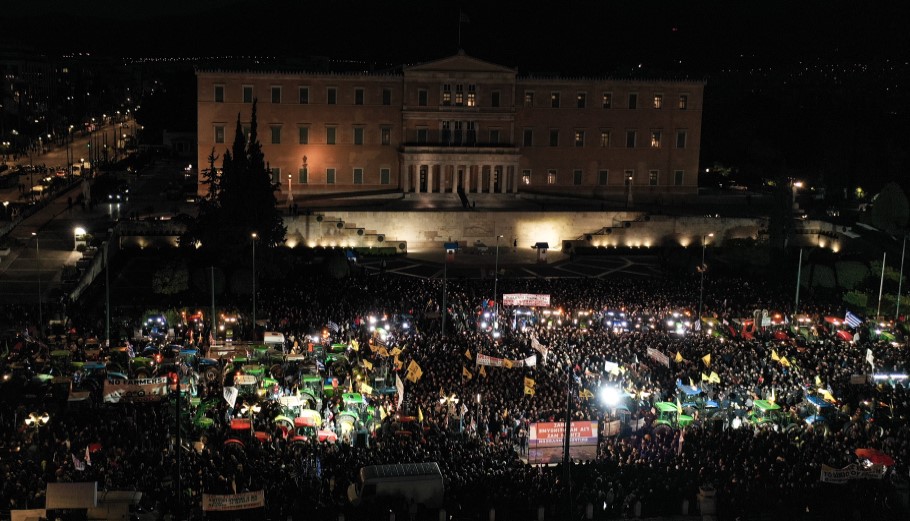 Αγρότες στην Αθήνα με τρακτέρ στο Σύνταγμα © EUROKINISSI