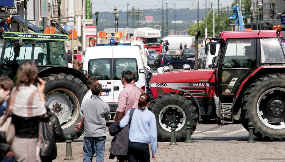 Αγρότες στο Βέλγιο © EPA/OLIVIER HOSLET