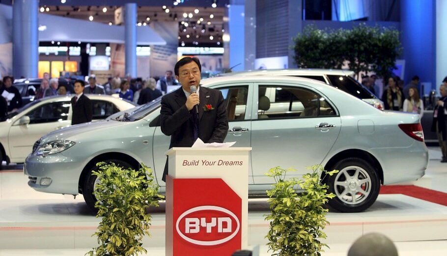 Chuan-Fu Wang, πρόεδρος και CEO της BYD © EPA/ROB WIDDIS