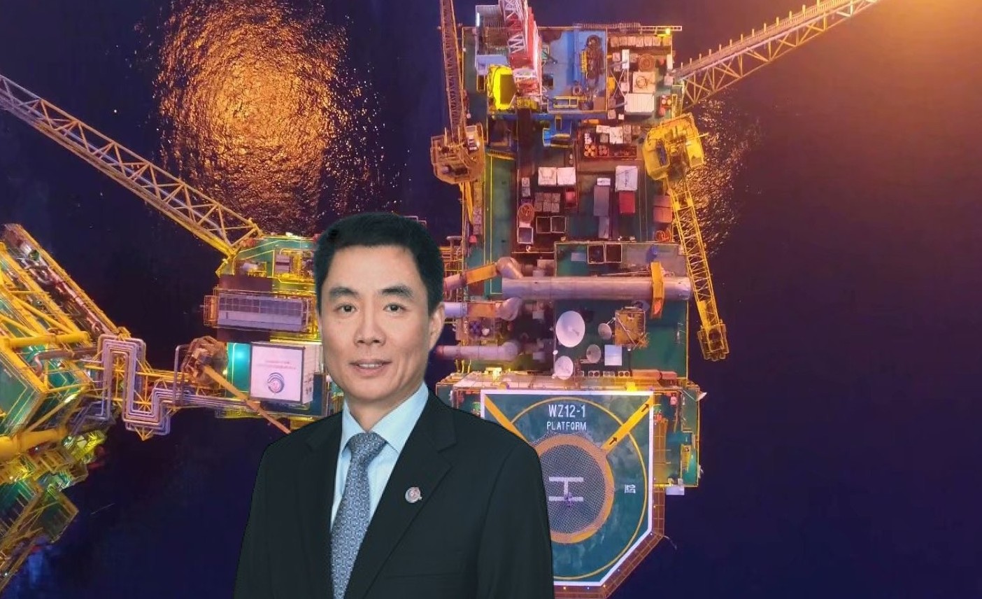 O Liu Yongjie CEO της CNOOC με φόντο το κοίτασμα Weizhou 12-1 © cnoocltd.com/Powergame.gr