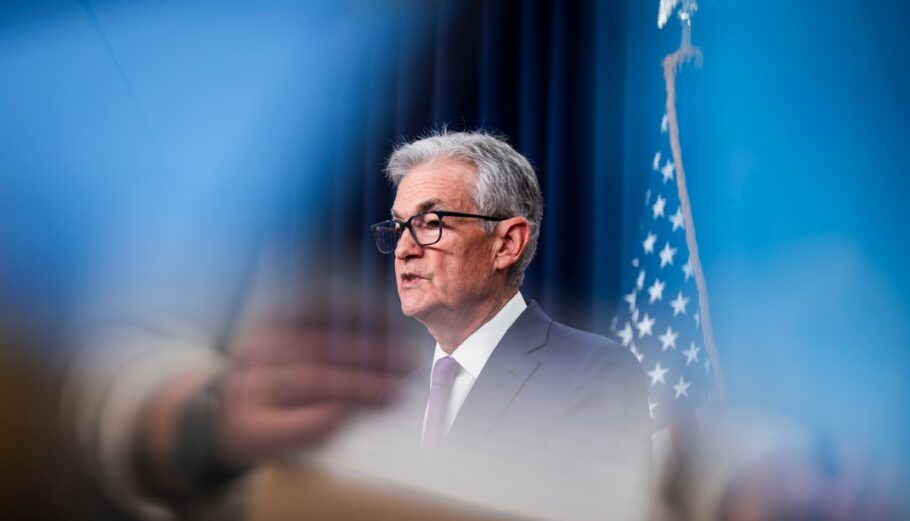 Ο επικεφαλής της Fed, Τζερόμ Πάουελ © EPA/JIM LO SCALZO