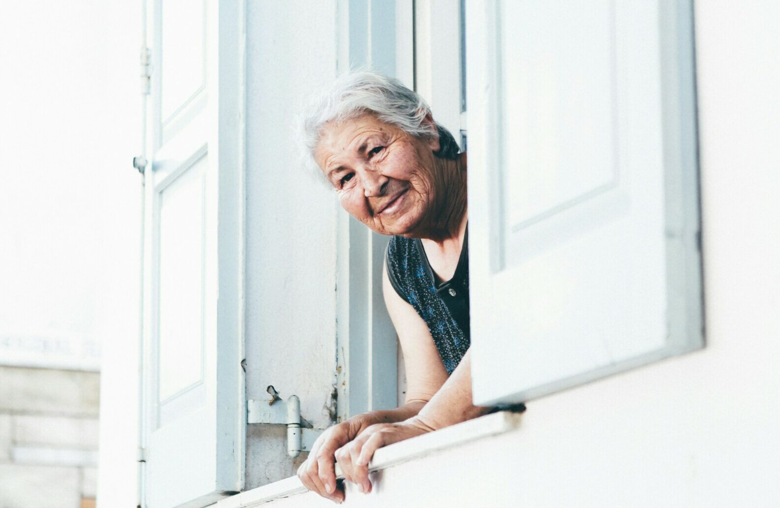 Ηλικιωμένη γυναίκα © Unsplash