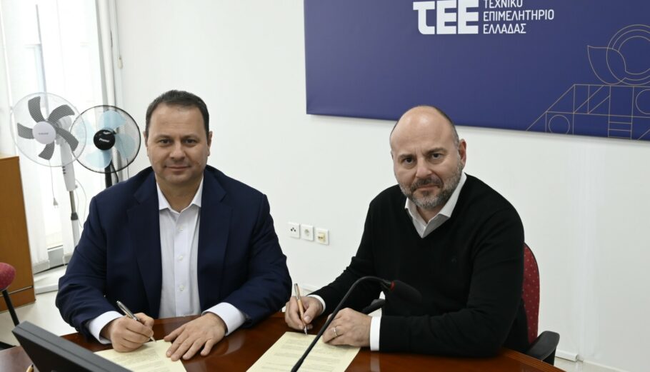 Ο Παναγιώτης Σταμπουλίδης του ΤΑΙΠΕΔ και ο Πρόεδρος του ΤΕΕ, Γιώργος Στασινός υπογράφουν το ΜοU για το ΟΑΚΑ © ΤΑΙΠΕΔ