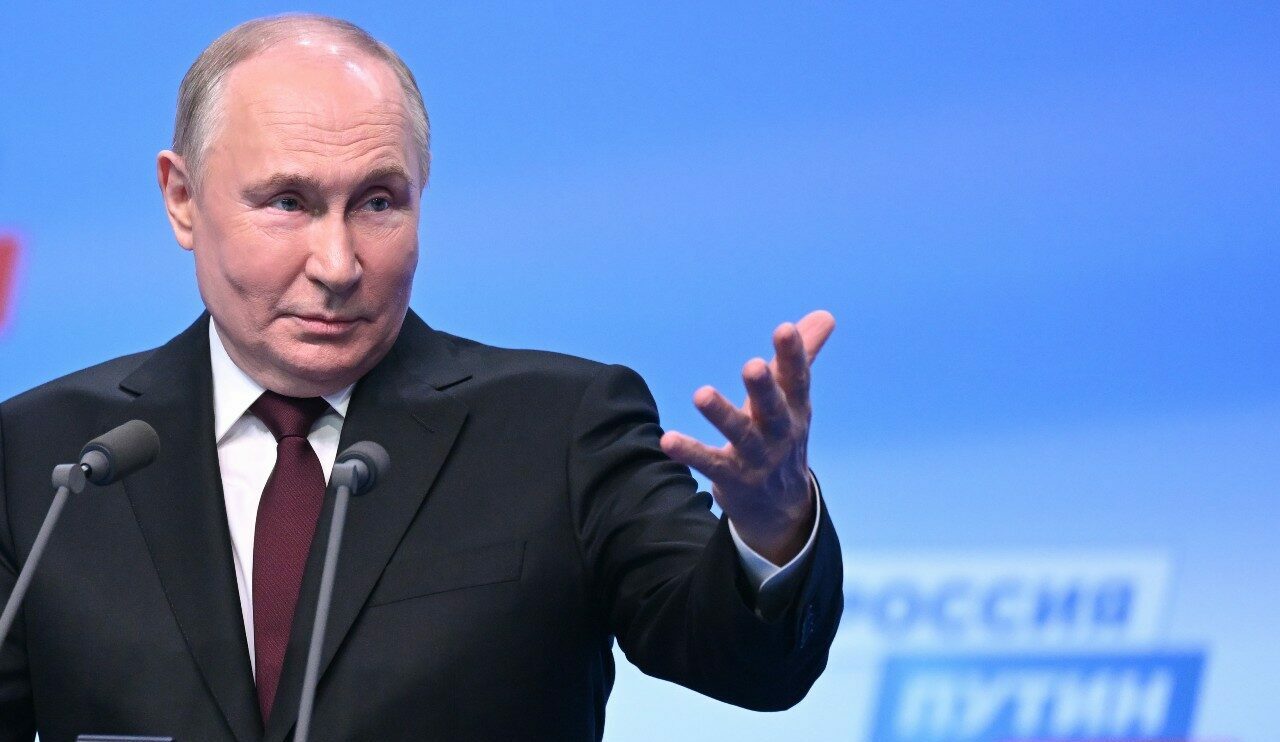 Ο Βλαντιμίρ Πούτιν γιορτάζει την επανεκλογή του στις προεδρικές εκλογές της Ρωσίας EPA/NATALIA KOLESNIKOVA / POOL