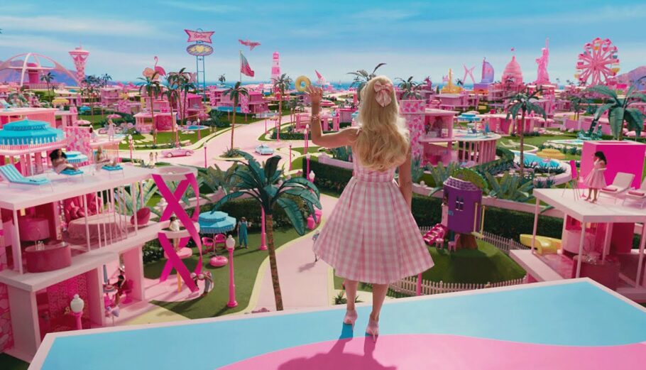 Στιγμιότυπο της ταινίας Barbie, η οποία αν και πέτυχε τεράστιες εισπράξεις δεν κατάφερε να κάνει και πάλι τις γυναίκες πρωταγωνίστριες στο Χόλιγουντ © Prontscreen Youtube