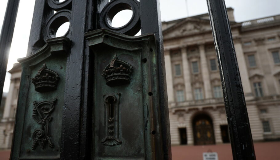 Οι πύλες στο παλάτι του Μπάκιγχαμ © EPAANDY RAIN