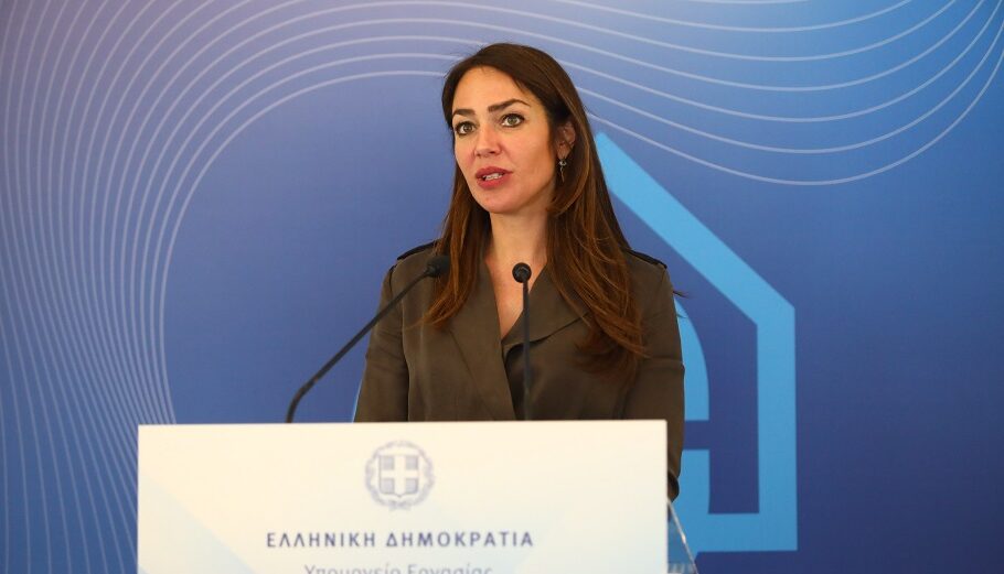 Η υπουργός Εργασίας Δόμνα Μιχαηλίδου ©Eurokinissi