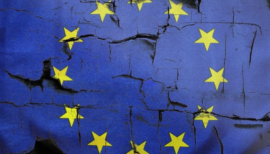 Στραπατσαρισμένη σημαία της ΕΕ © Pixabay