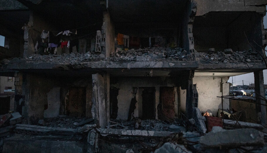 Kατεστραμμένο σπίτι, στη Λωρίδα της Γάζας© EPA/ HAITHAM IMAD