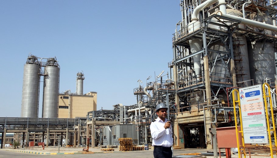 Εγκαταστάσεις φυσικού αερίου στο Ιράν © EPA/ABEDIN TAHERKENAREH