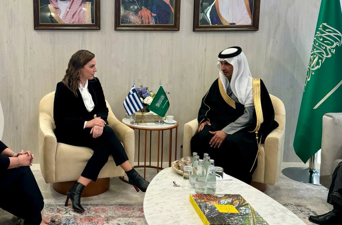 Από τη συνάντηση της Όλγας Κεφαλογιάννη με τον υπουργό Τουρισμού της Σαουδικής Αραβίας © Υπουργείο Τουρισμού