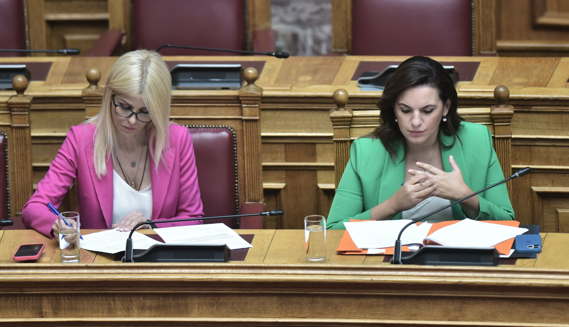 Η υπουργός και η υφυπουργός Τουρισμού, Όλγα Κεφαλογιάννη και Έλενα Ράπτη © Intime