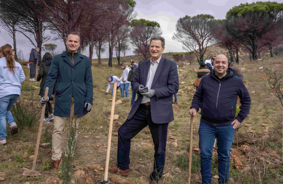 Ο Πρόεδρος και Διευθύνων Σύμβουλος της Παπαστράτος,κ. Γιώργος Μαργώνης,o Υπουργός Περιβάλλοντος και Ενέργειας,κ. Θόδωρος Σκυλακάκης,ο Γενικός Διευθυντής Επικοινωνίας και Βιωσιμότητας της Παπαστράτος,κ. Θέμης Χασιώτης © Παπαστράτος