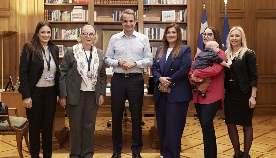 Συνάντηση Μητσοτάκη με 5 γυναίκες ©Γραφείο Τύπου Πρωθυπουργού