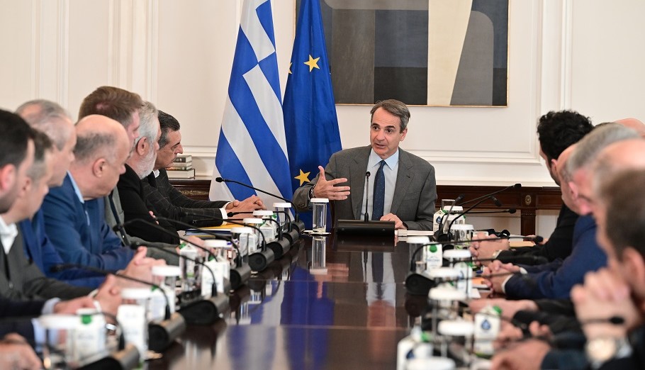 Μητσοτάκης σε αγρότες της Θεσσαλίας: Θα στηρίξουμε το βαμβάκι
