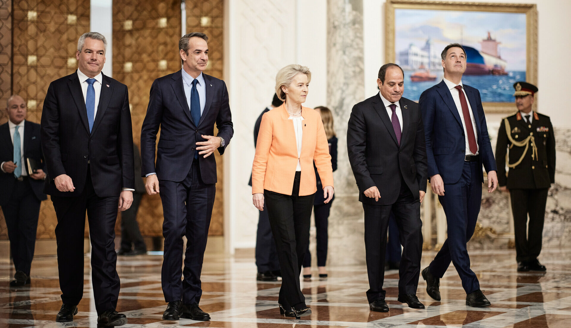 Επίσκεψη του Πρωθυπουργού Κυριάκου Μητσοτάκη στο Κάιρο από κοινού με την Πρόεδρο της Κομισιόν Ούρσουλα φον ντερ Λάιεν, τους πρωθυπουργούς της Ιταλίας Τζιόρτζια Μελόνι, του Βελγίου Αλεξάντερ ντε Κρο και τον καγκελάριο της Αυστρίας Καρλ Νεχάμερ © ΔΗΜΗΤΡΗΣ ΠΑΠΑΜΗΤΣΟΣ/ΓΡΑΦΕΙΟ ΤΥΠΟΥ ΠΡΩΘΥΠΟΥΡΓΟΥ/EUROKINISSI