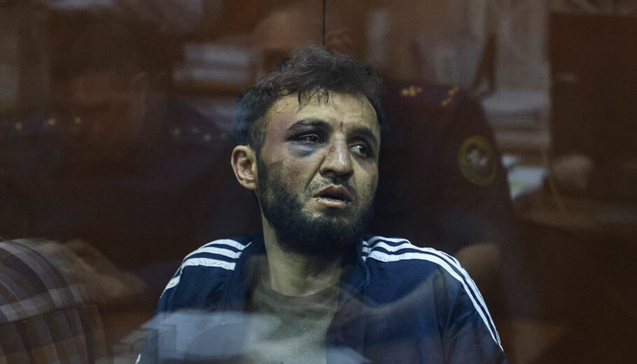 Ένας από τους δράστες για το μακελειό στη Μόσχα © EPA/SERGEI ILNITSKY