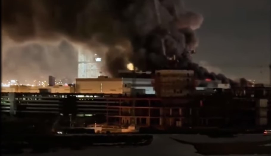 Στις φλόγες το Crocus City Hall κοντά στη Μόσχα © YouTube/screenshot