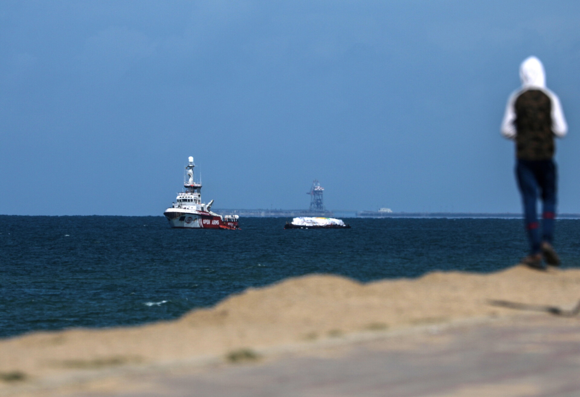 Το πλοίο Open Arms ξεκίνησε από την Κύπρο και μετέφερε ανθρωπιστική βοήθεια στη Γάζα (Φωτογραφία Αρχείου) © EPA/MOHAMMED SABER