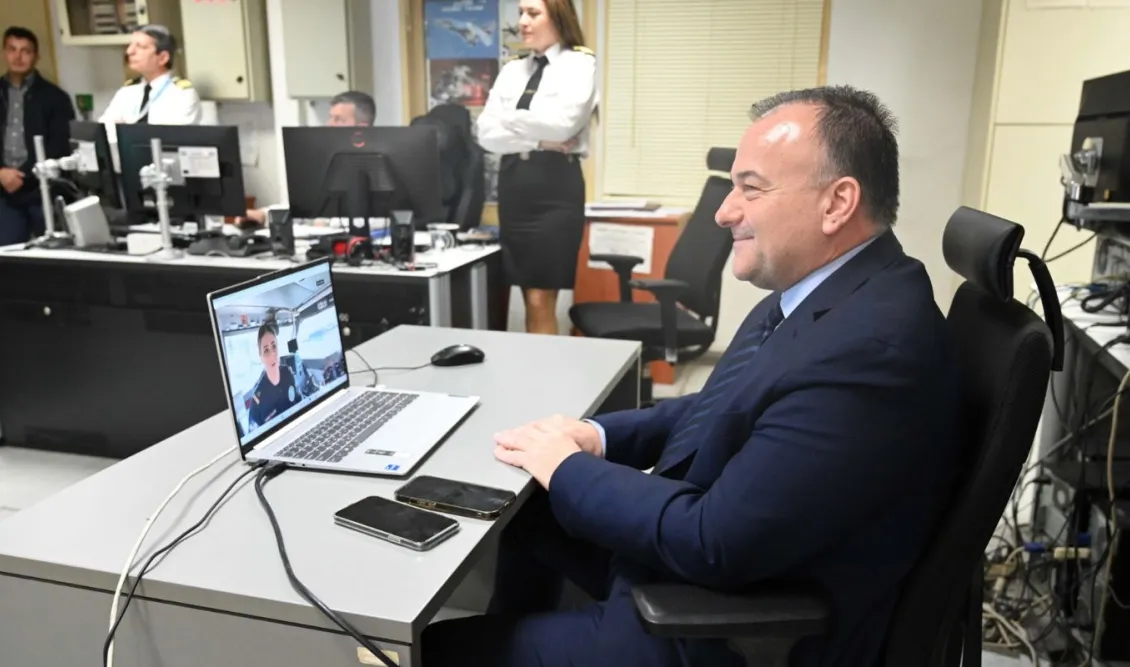 Παππάς: Ευχήθηκε στις γυναίκες του Λιμενικού από τον θάλαμο επιχειρήσεων