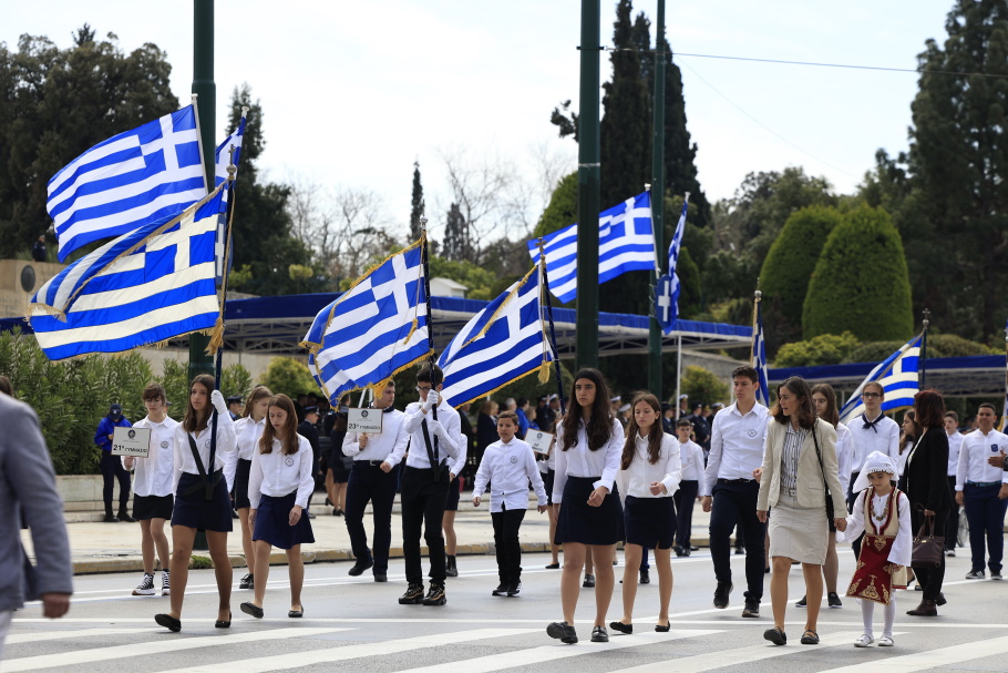 Παρέλαση μαθητών, σπουδαστών, προσκόπων και οδηγών μπροστά από το Μνημείο του Άγνωστου Στρατιώτη στην Αθήνα για την εθνική επέτειο της 25ης Μαρτίου στην Αθήνα@eurokinissi