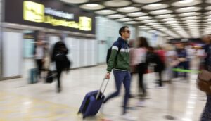 Πάνω από 23 δισ. οι ταξιδιωτικές εισπράξεις στο 11μηνο