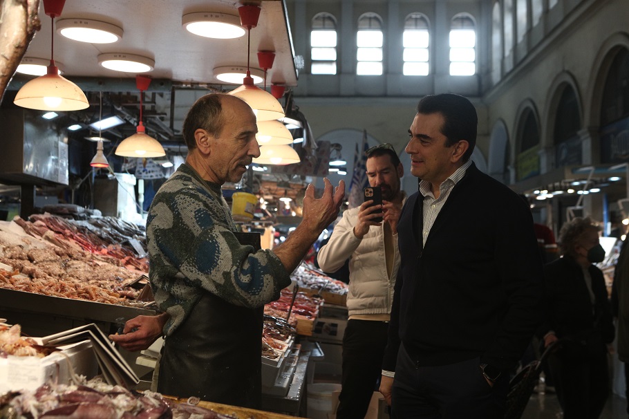 Στη Βαρβάκειο ο Σκρέκας: Πολύ προσιτές οι τιμές