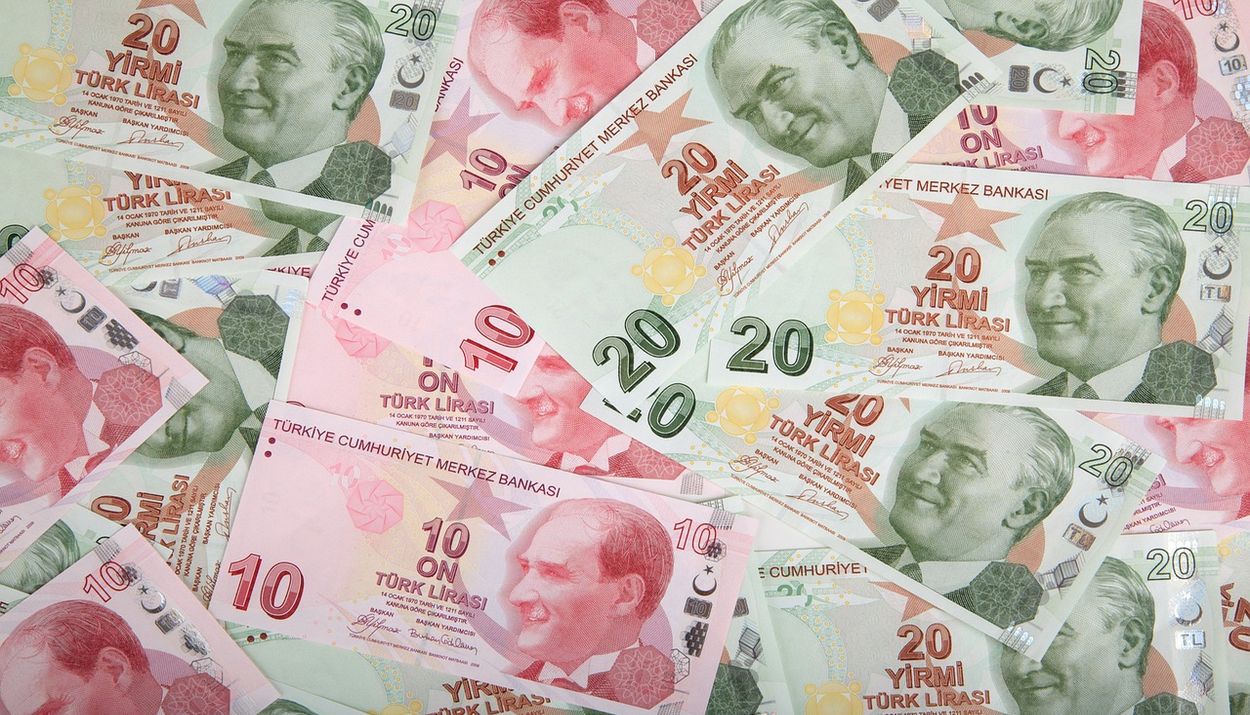 Σε ελεύθερη πτώση η τουρκική λίρα, μετά τη σύλληψη Ιμάμογλου