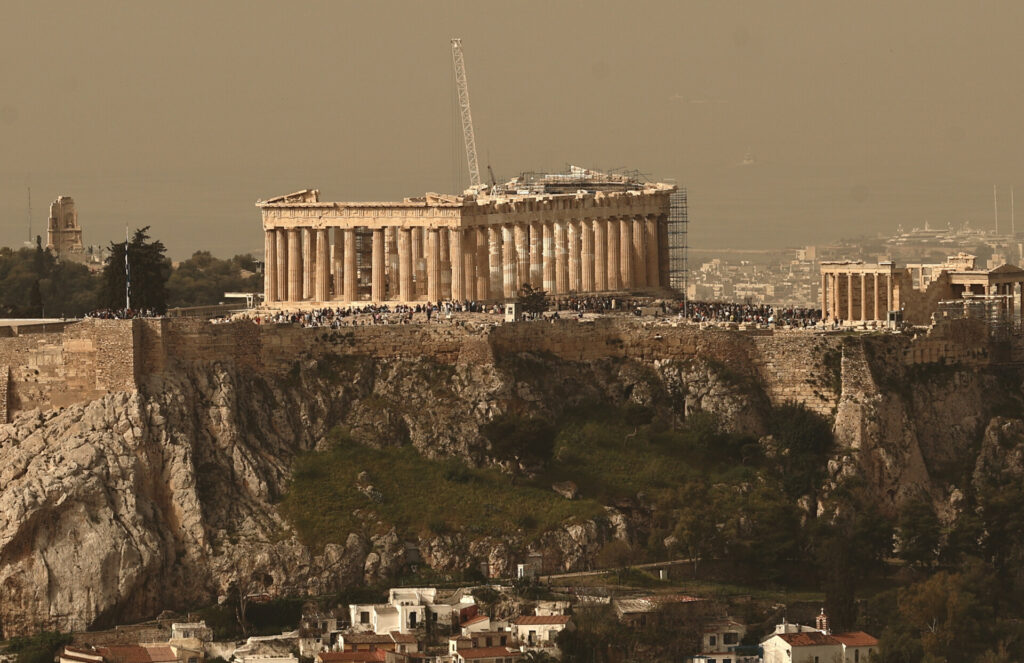 Καιρός: Νεφώσεις με σκόνη κι άνοδο θερμοκρασίας την Παρασκευή