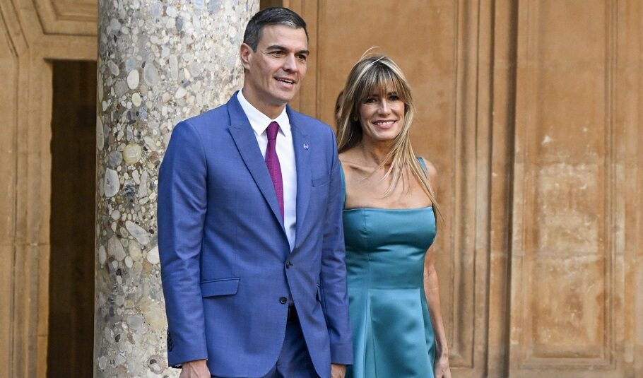 Ο Ισπανός πρωθυπουργός Πέδρο Σάντσεθ και η σύζυγός του, Μπεγόνια Γκόμεθ@EPA/MIGUEL ANGEL MOLINA