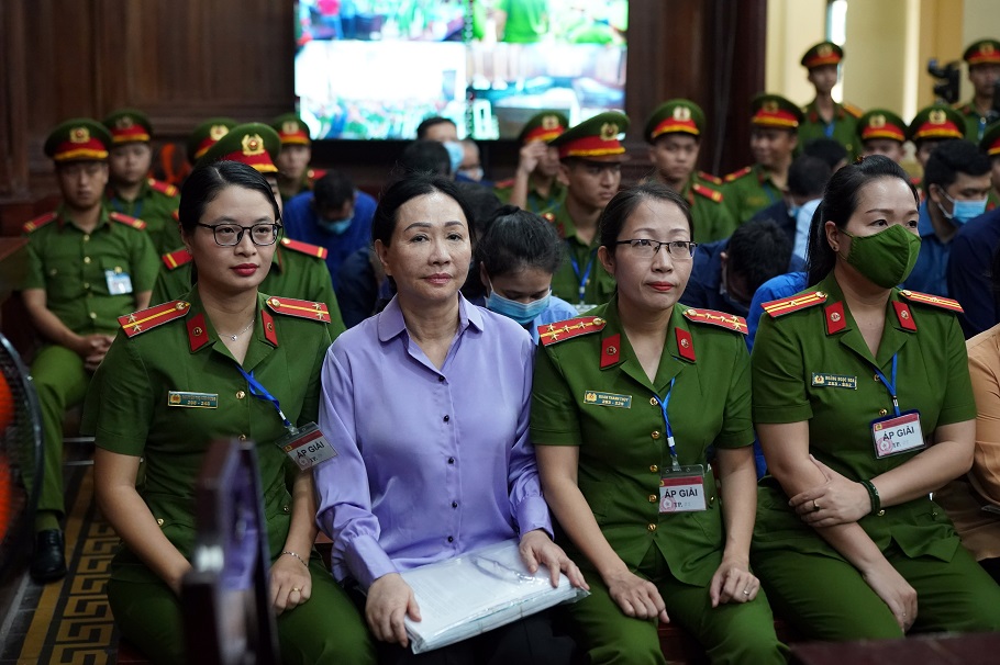Η Truong My Lan, δικάζεται για την κατηγορία της απάτης ύψους 12,5 δισεκατομμυρίων δολαρίων, τη μεγαλύτερη υπόθεση απάτης στο Βιετνάμ@EPA/STRINGER