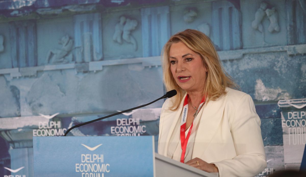 Άννα Μάνη: Απλοποιείται περαιτέρω η αδειοδότηση επιχειρήσεων