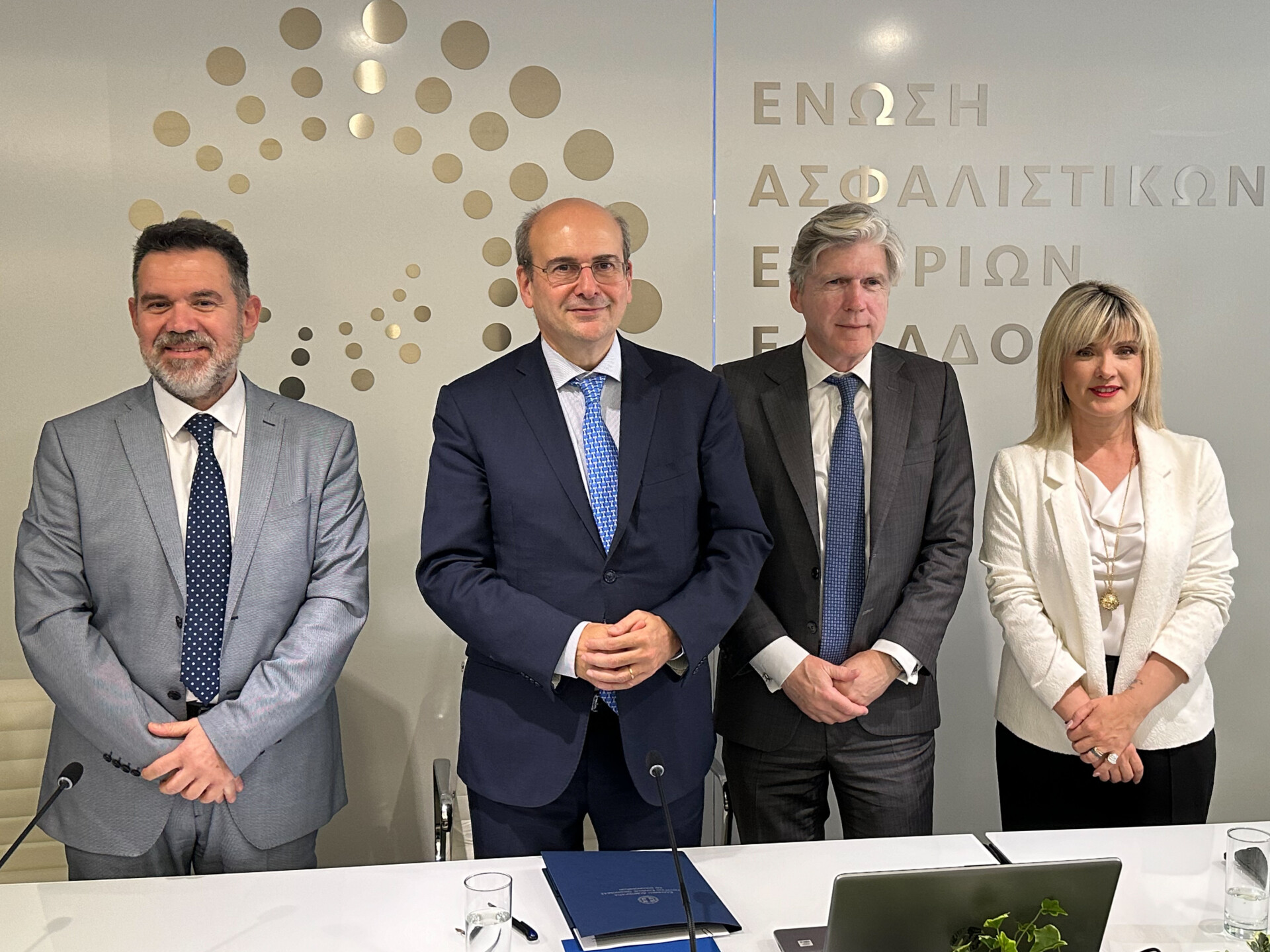 Χατζηδάκης: «Δικαίωμα στη λήθη» στην ασφάλιση καρκινοπαθών