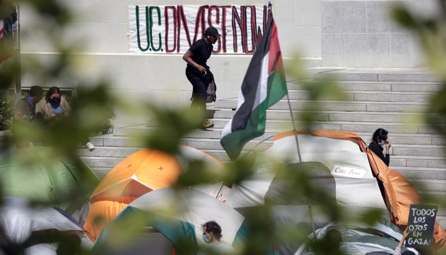 Διαδήλωση κατά του πολέμου στη Γάζα σε Πανεπιστήμιο των ΗΠΑ © EPA/JOHN G. MABANGLO