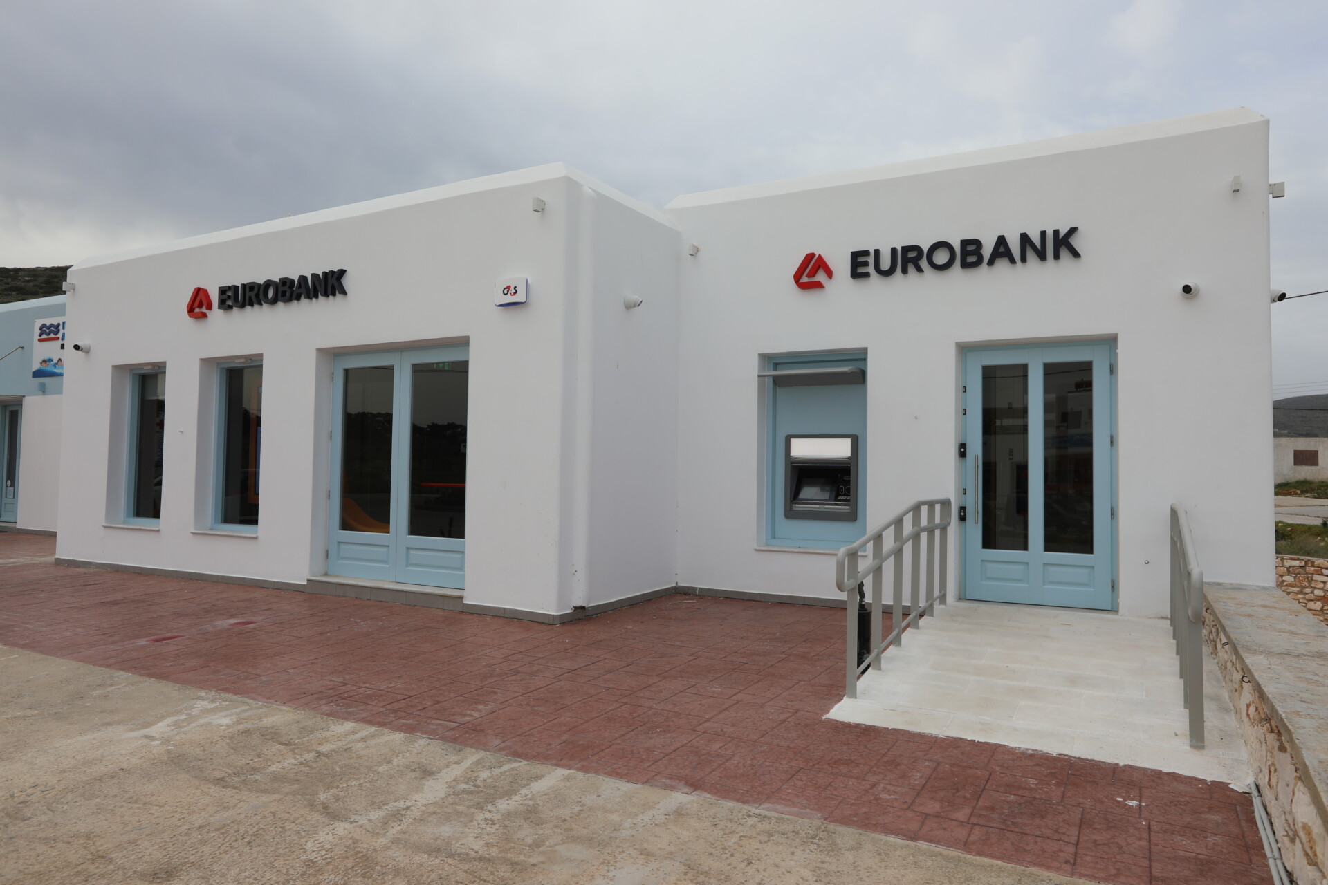 Το νέο κατάστημα νέας γενιάς της Eurobank στη Νάουσα της Πάρου © Eurobank