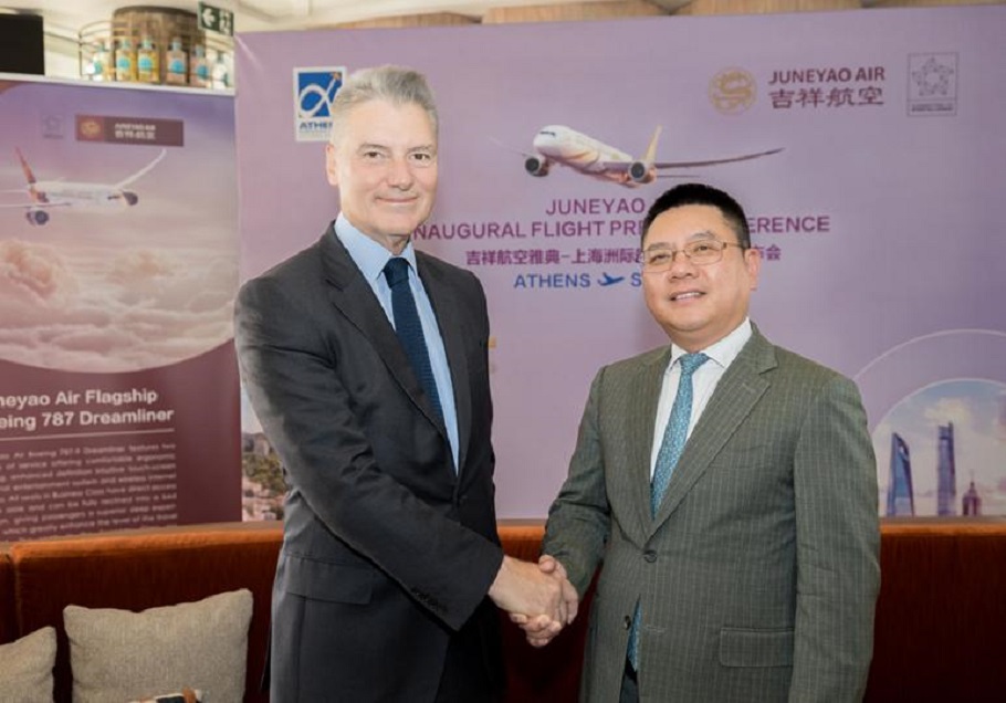 Ο Γιάννης Παράσχης, Διευθύνων Σύμβουλος (CEO), ΔΑΑ και ο κ. Wang Junjin, Πρόεδρος της Juneyao Air