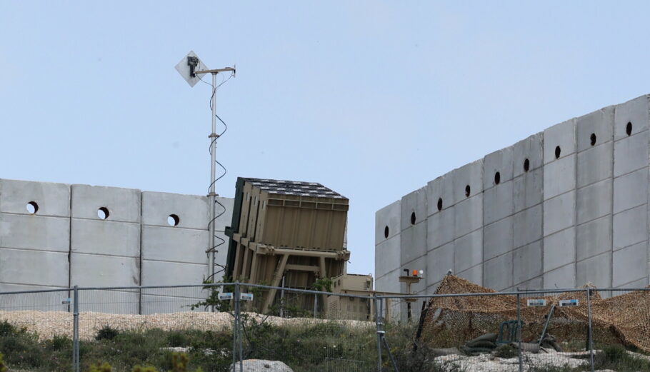 To στύστημα της ισραηλικής αεράμυνας, Σιδερένιος Θόλος, σε στρατόπεδο στην Ιερουσαλήμ © EPA/ABIR SULTAN