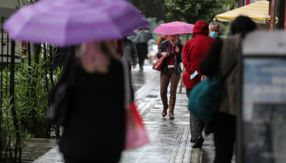 Καιρός: Επιδείνωση με βροχές, πότε πέφτει η θερμοκρασία