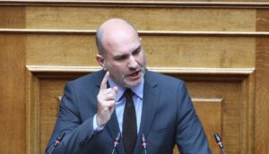 Μαρκόπουλος: Διαψεύδει τα περί 13ης σύνταξης και 13ου μισθού στους δημόσιους υπαλλήλους