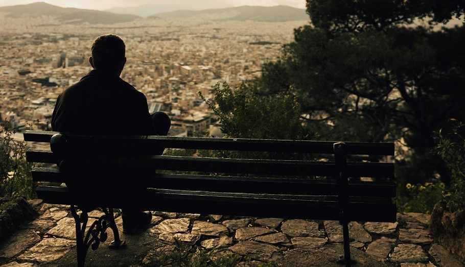 Έρευνα διαπιστώνει ότι επιδημία μοναξιάς “χτυπάει” τους γονείς